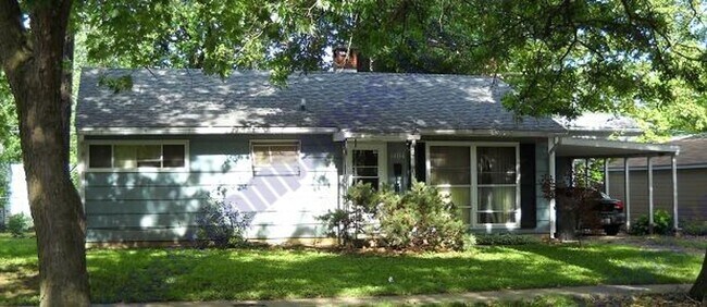 property at 1404 S Cottage Grove Ave
