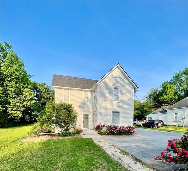 property at 515 S Washington St