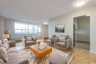 Cresswell Court Apartments in Burlington, ON - Building Photo - Building Photo