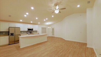 6337 Gardner Dr in Lakeland, FL - Building Photo - Building Photo