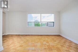 85-285 Lawton Blvd in Toronto, ON - Building Photo - Building Photo