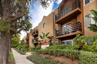 Fulton Gardens in Sherman Oaks, CA - Building Photo