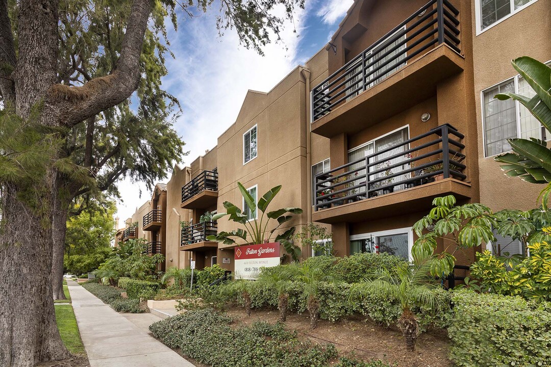 Fulton Gardens in Sherman Oaks, CA - Building Photo
