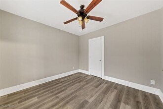 2233 Bunts Rd in Lakewood, OH - Building Photo - Building Photo
