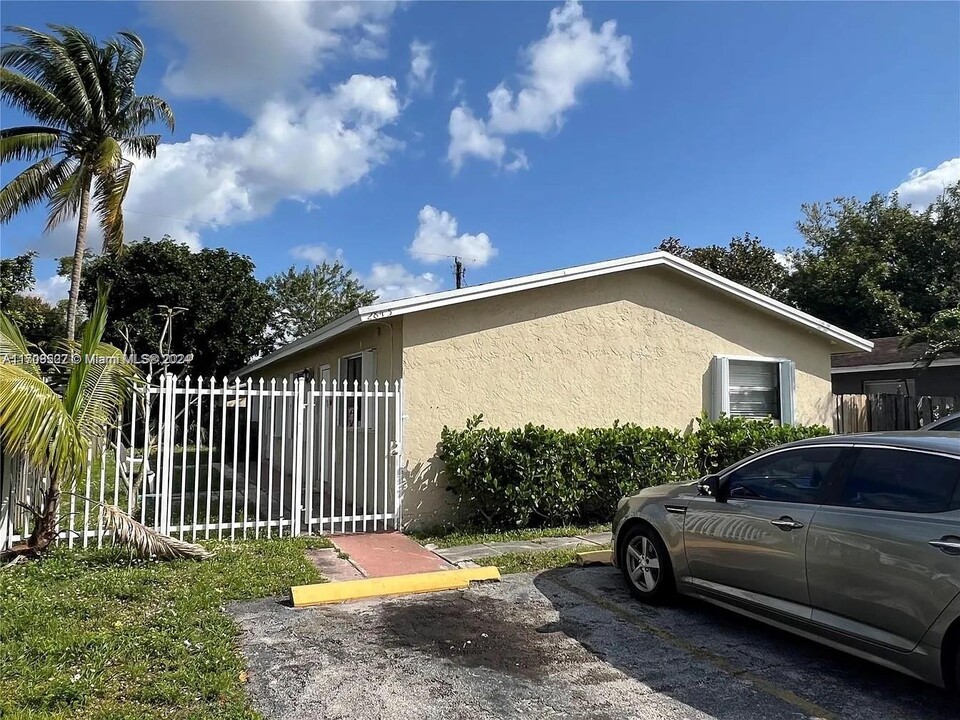 2845 NW 13th Ct in Fort Lauderdale, FL - Building Photo