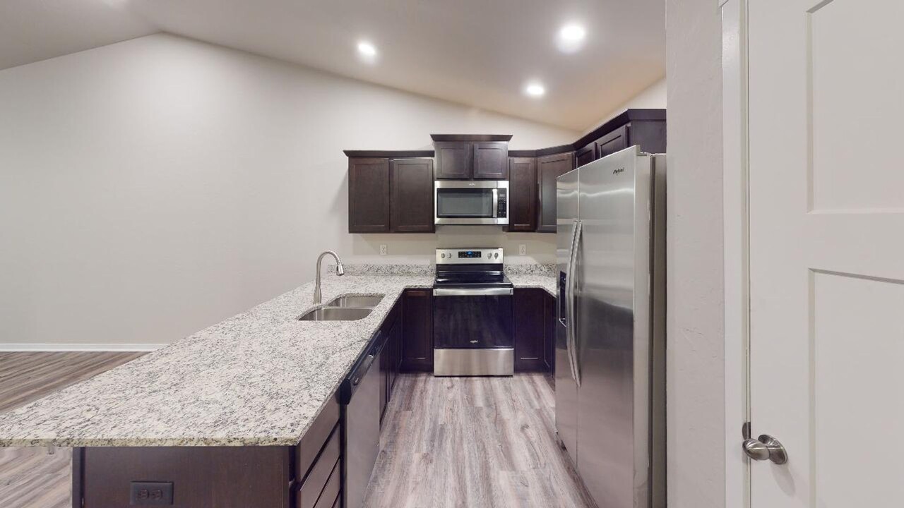 611 Liberty Park Dr in Box Elder, SD - Foto de edificio