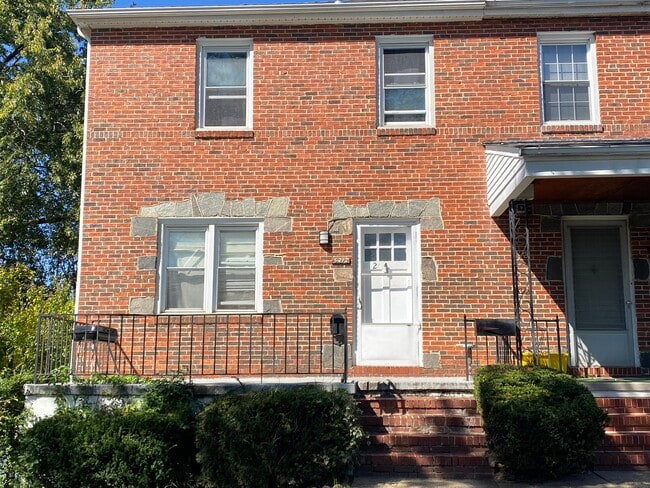 5212 Hillburn Ave, Unit 2nd Floor