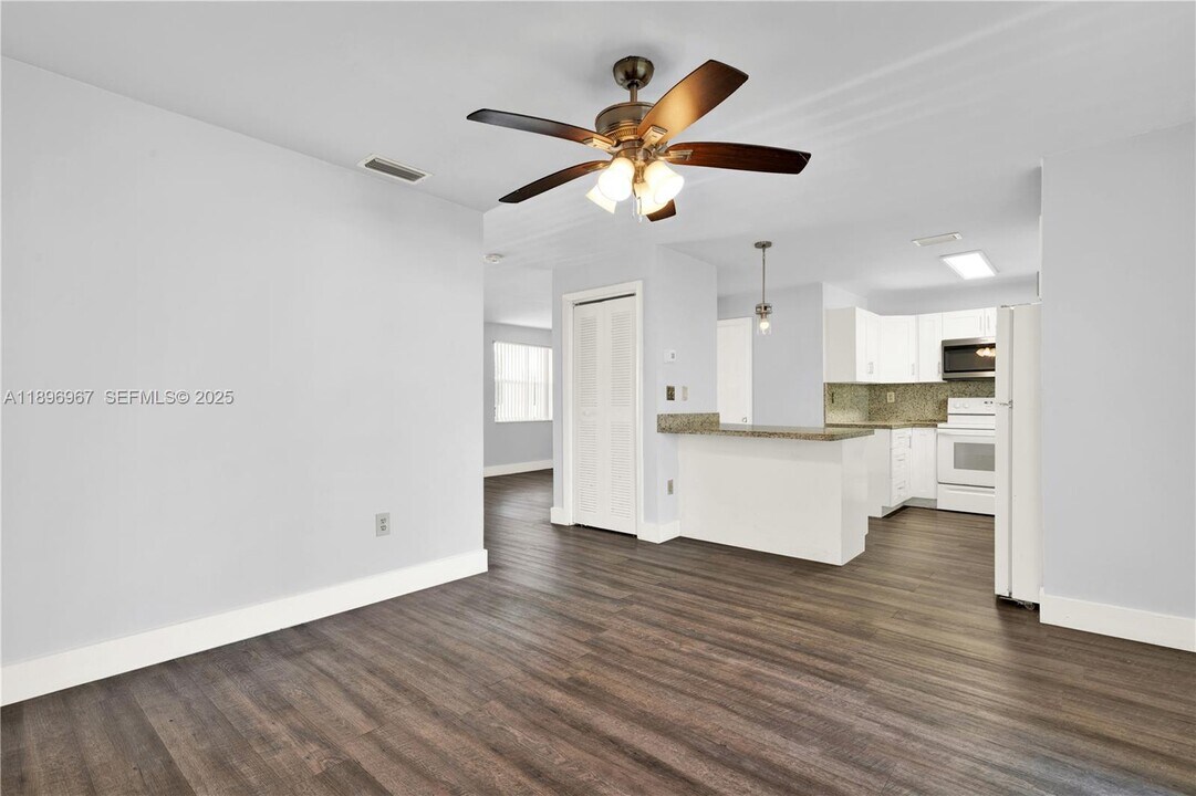 20537 SW 92nd Ct in Cutler Bay, FL - Building Photo