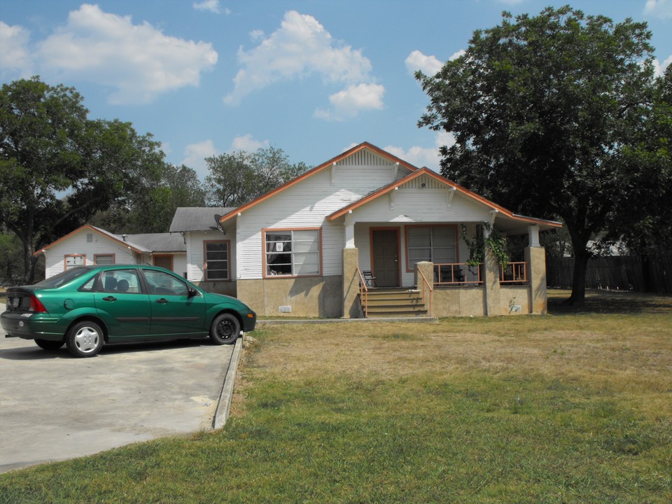 701 Beech St in Kerrville, TX - Building Photo