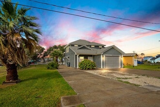 314 Copano Ridge Rd in Rockport, TX - Building Photo - Building Photo