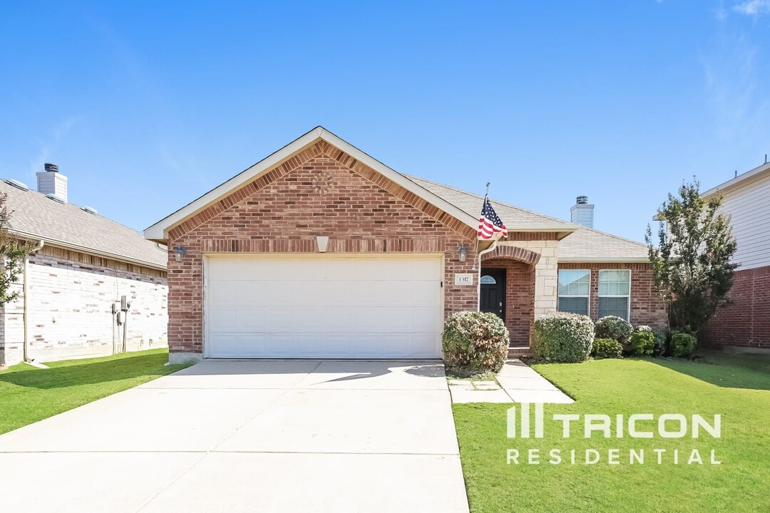 1317 Gayle St in Burleson, TX - Building Photo
