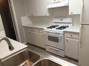 1910 Westridge Dr in Austin, TX - Building Photo - Building Photo