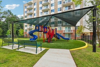 Resia Willows Apartments in Decatur, GA - Foto de edificio - Building Photo