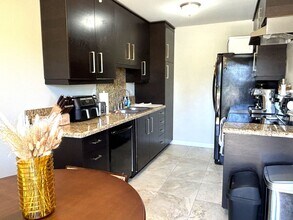 700 Regal Rd in Encinitas, CA - Building Photo - Building Photo