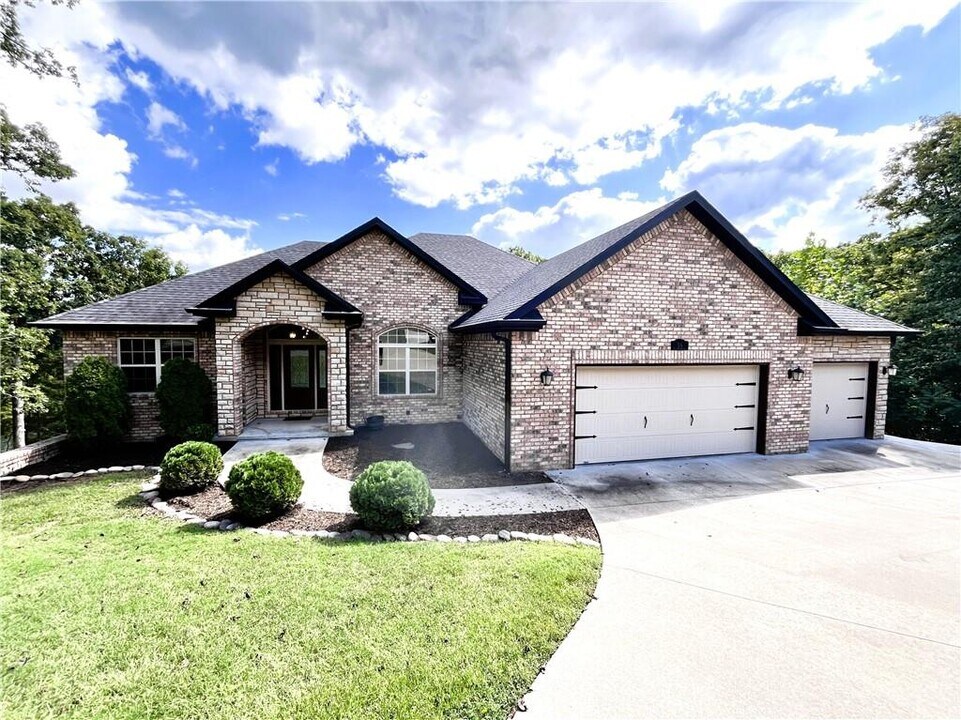 16 Carole Rae Ln in Bella Vista, AR - Building Photo