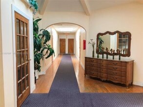 700 W 51st St in Miami Beach, FL - Building Photo - Building Photo