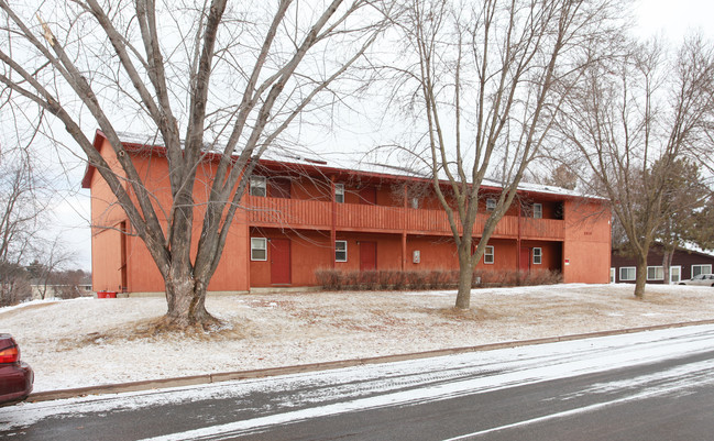 2613 Fryklund Dr in Menomonie, WI - Building Photo - Building Photo