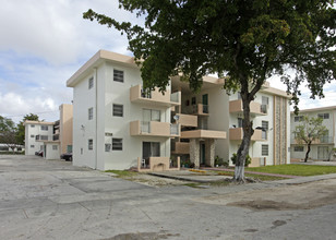 Capri Apartments in North Miami, FL - Building Photo - Building Photo