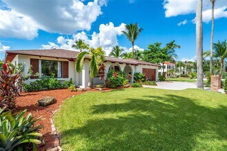 325 Isle of Capri Dr in Fort Lauderdale, FL - Foto de edificio - Building Photo