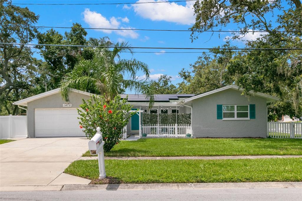 1470 Ridgelane Rd in Clearwater, FL - Foto de edificio
