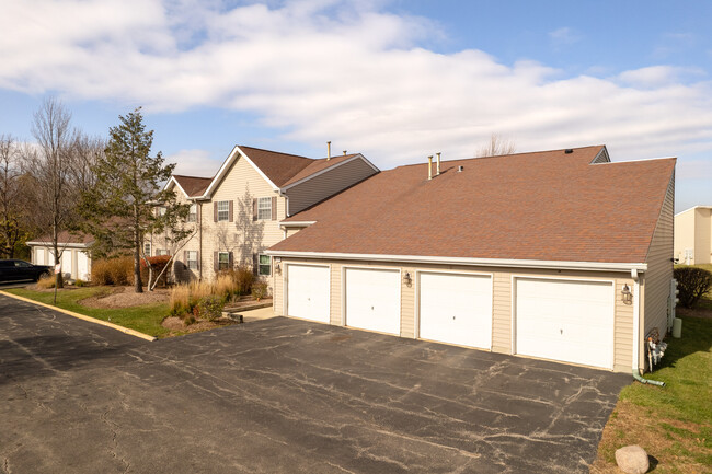 Victorian Apartments in Streamwood, IL - Building Photo - Primary Photo