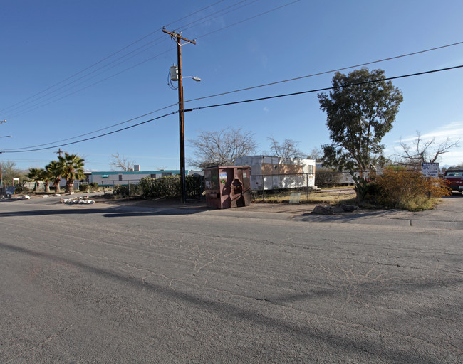 1360 E Bilby Rd in Tucson, AZ - Foto de edificio - Building Photo