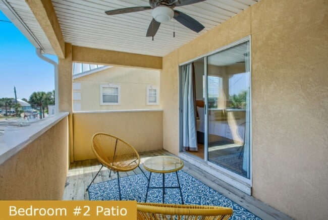 8227 S Lagoon Dr in Panama City Beach, FL - Foto de edificio - Building Photo