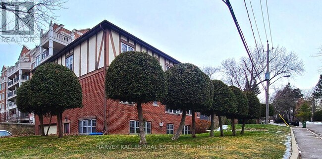 65 Old Mill Rd in Toronto, ON - Building Photo - Building Photo