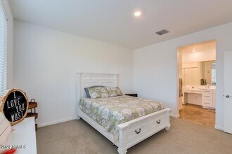 9419 W Willow Bend Ln in Phoenix, AZ - Foto de edificio - Building Photo