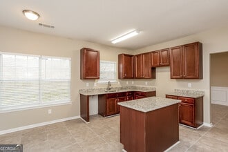 100 Quivas Ct in Atlanta, GA - Foto de edificio - Building Photo