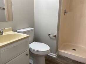 79 Iris Dr in Jackson, TN - Building Photo - Building Photo