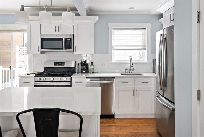 182 E St in Boston, MA - Building Photo - Building Photo