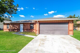 647 Pampas St NW in Palm Bay, FL - Building Photo