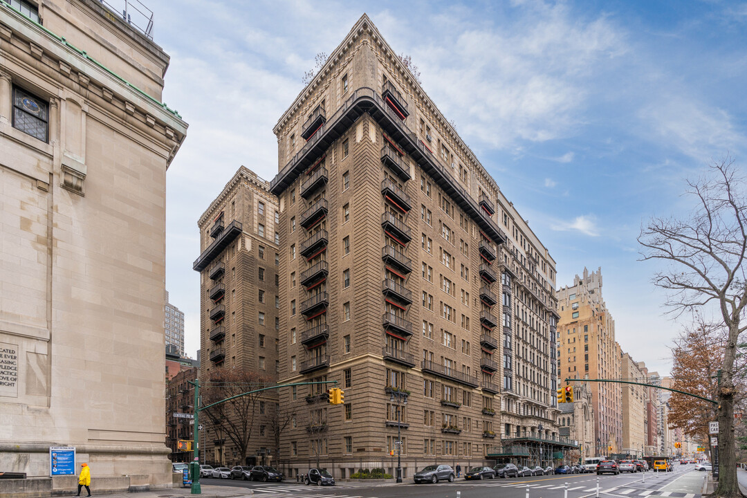 Harperly Hall in New York, NY - Building Photo