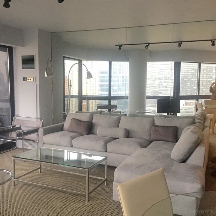 200 E 61st St in New York, NY - Building Photo