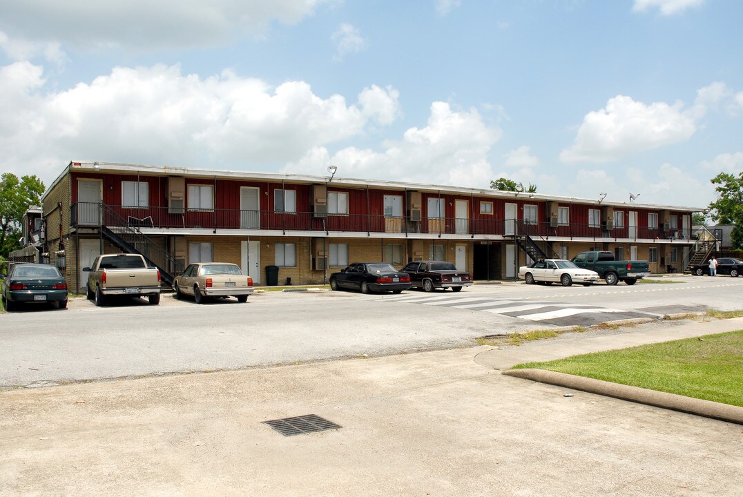 Jacinto Arms in Jacinto City, TX - Building Photo