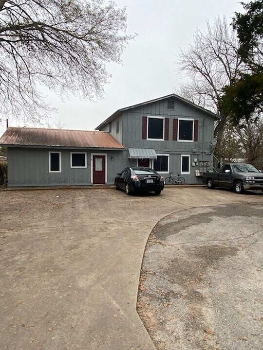 224 Lynn Dr in Bryan, TX - Building Photo