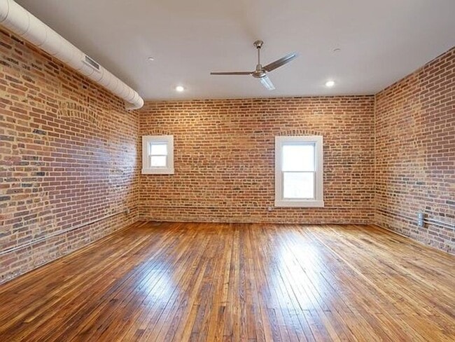 3233 O'Donnell St in Baltimore, MD - Building Photo - Building Photo