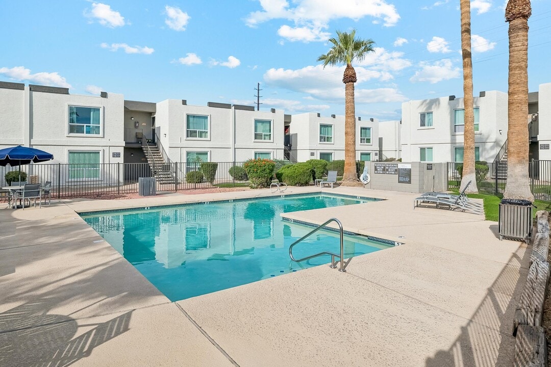 San Rivello in Phoenix, AZ - Foto de edificio