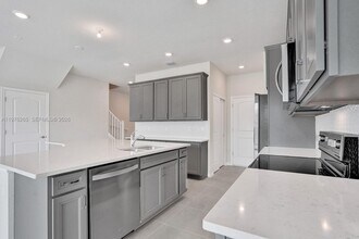 2202 Appleton Cir S in Oakland Park, FL - Building Photo - Building Photo