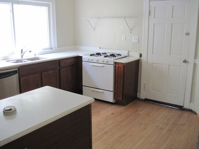 2417 N Cramer St in Milwaukee, WI - Building Photo - Building Photo