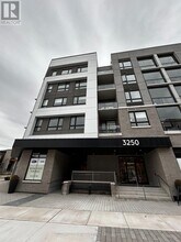 3250 Carding Mill Trail in Oakville, ON - Building Photo - Building Photo