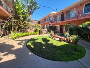 1023 E 1st St in Long Beach, CA - Building Photo - Building Photo