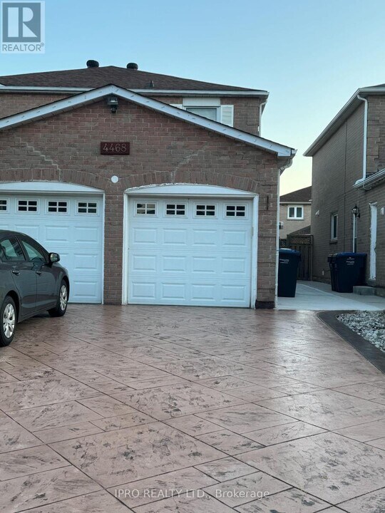4468 Ashley Ave in Mississauga, ON - Building Photo