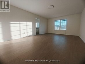 10587 Woodbine Ave in Gormley, ON - Building Photo - Building Photo