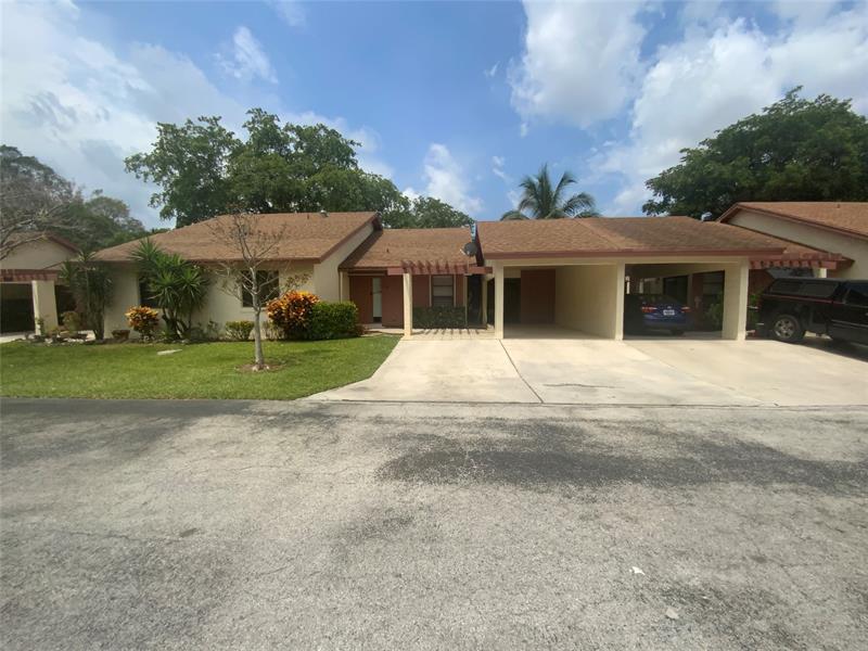1795 Satinwood Cir in Coconut Creek, FL - Foto de edificio