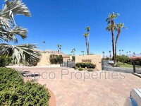 48470 Center Ct in Palm Desert, CA - Foto de edificio - Building Photo