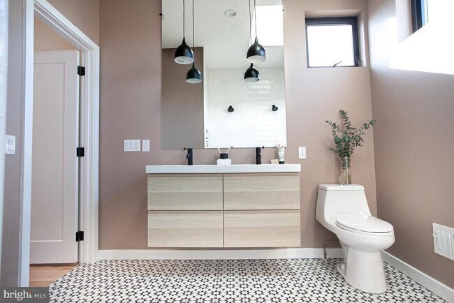 2539 Collins St in Philadelphia, PA - Building Photo - Building Photo