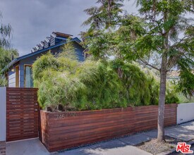 745 Navy St in Santa Monica, CA - Building Photo - Building Photo