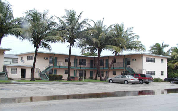 Florence Villas Apartments in Pompano Beach, FL - Building Photo - Building Photo